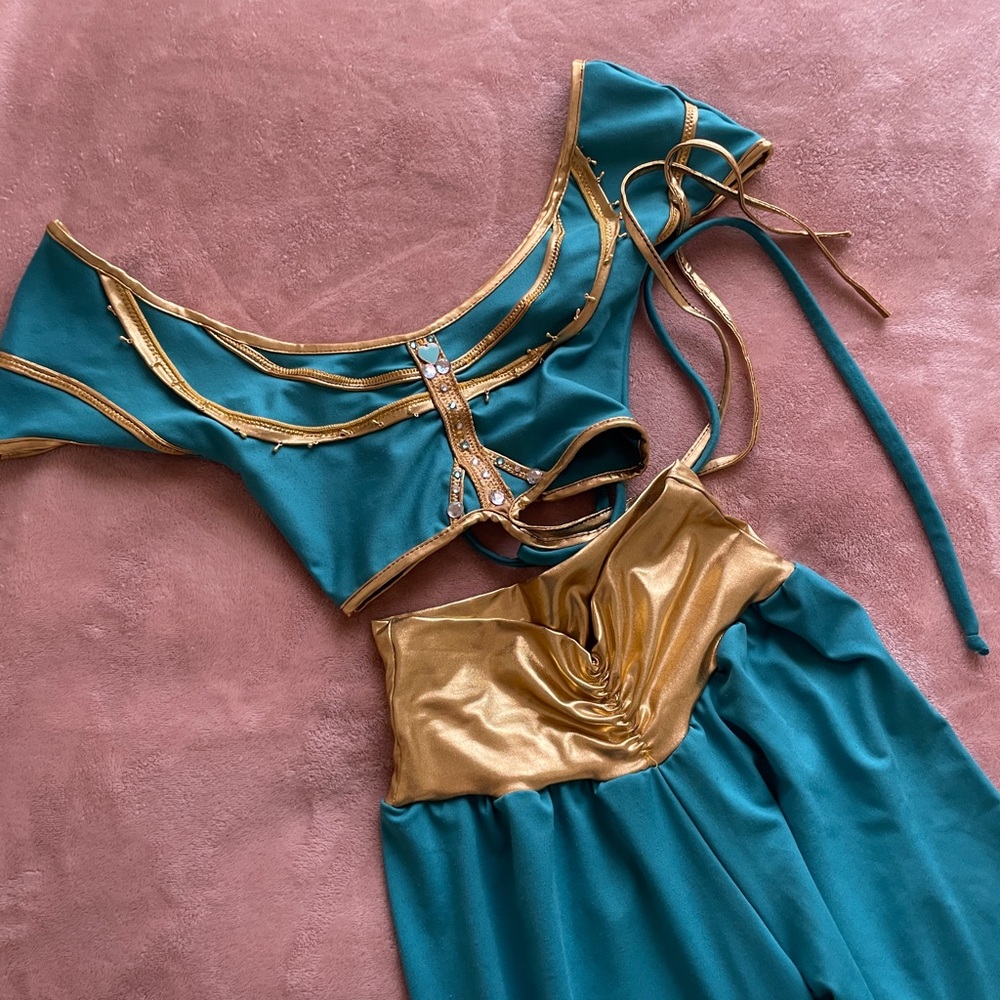 Jasmine and Aladdin costume for women